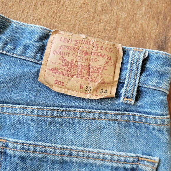 Levi's Cut-offs - Picture 4 of 4